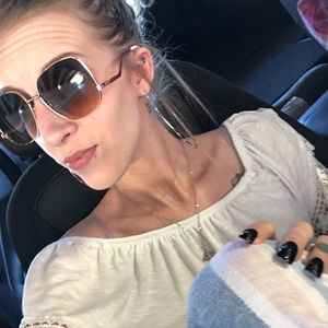 Meet your Posher, Kandas